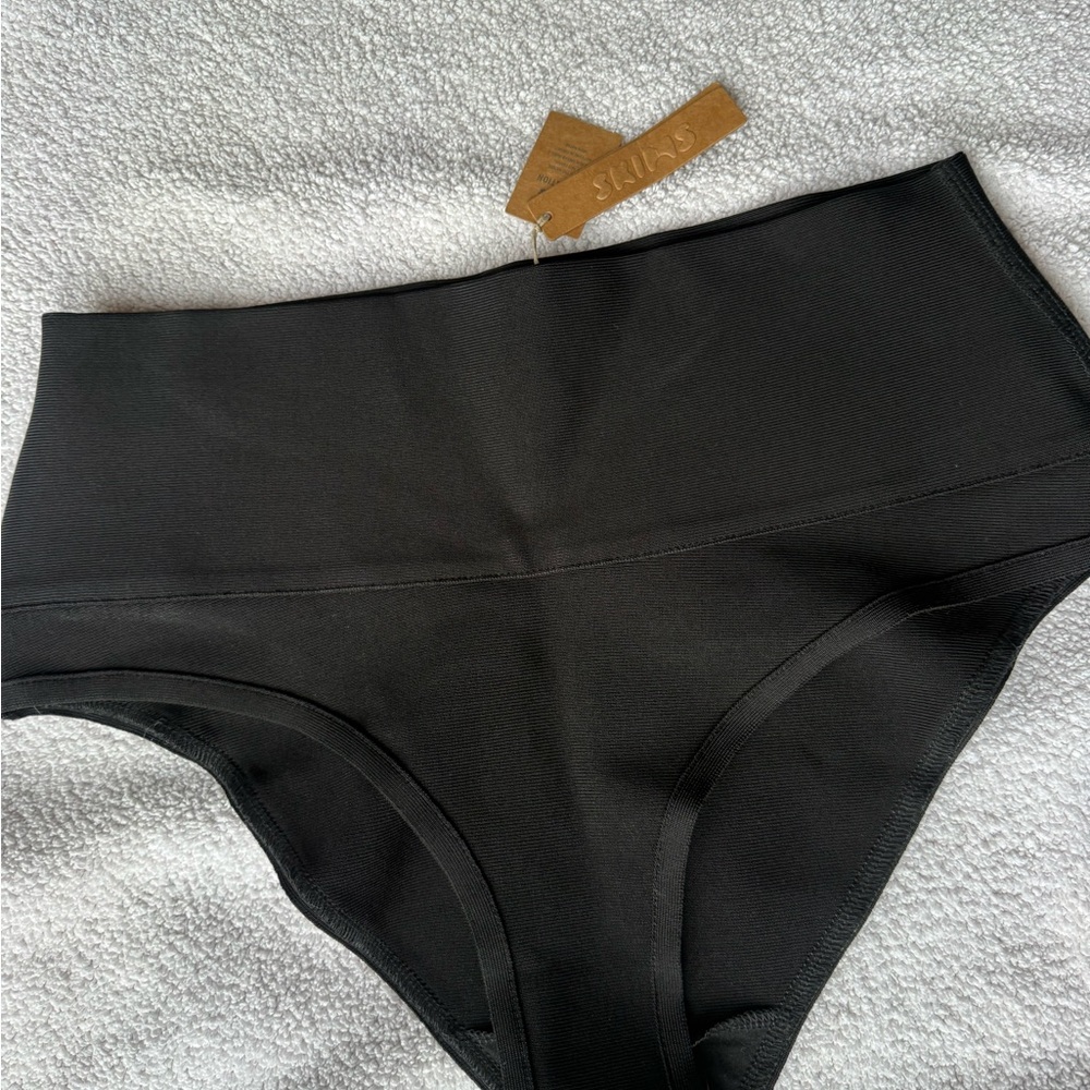 Black Seamless Crop Tank & High Waist Brief Set - Picture 2 of 7